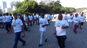 Milton Costa, presidente do Sinticompi, durante a caminhada do ano passado, que reuniu mais de 500 participantes