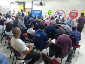 O encontro com os candidatos aconteceu na sede do Sindicato dos Municipais e foi coordenado pelo presidente do Conespi, Wagner da Silveira, o Juca